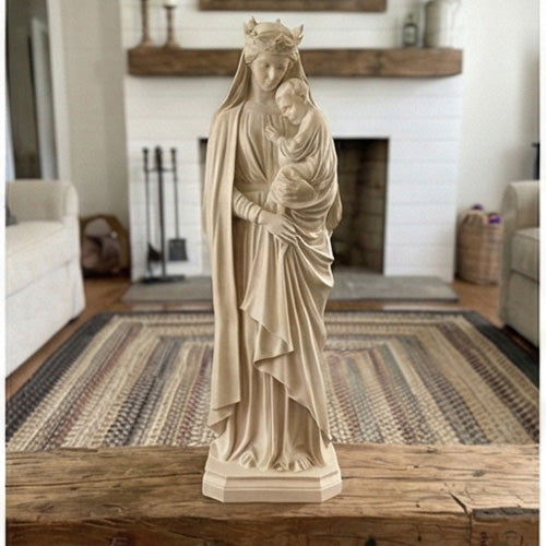 Holy Queen Holding Jesus Statue